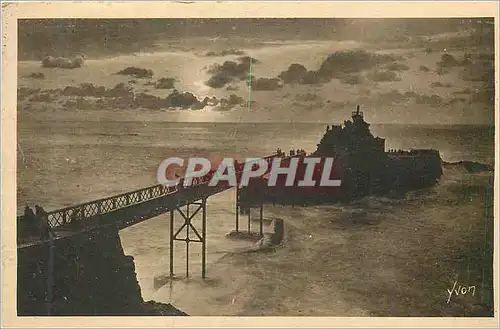 Cartes postales Biarritz (Basses Pyrenees) Cote d'Azur La Douce France Le Rocher de la Vierge au Crepuscule