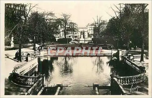 Cartes postales moderne Dijon (Cote d'Or) Chateau d'Eau et place d'Arcy