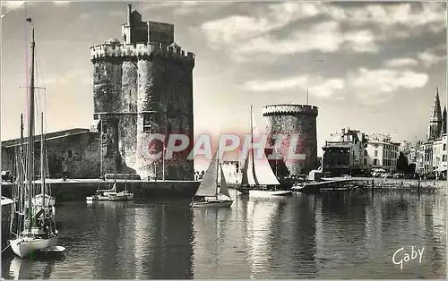 Moderne Karte La Rochelle (Ch Mme) Les Tours de l'Entree du Port Bateaux