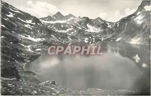 Cartes postales moderne Nos Belles Pyrenees Terminus d'une Belle Excursion Le Lac d'Artouste (2000 m)