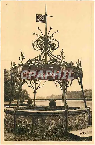 Cartes postales Josselin (Morbihan) Cour d'Honneur du Chateau Puits ancien avec Armature de Fer Forge