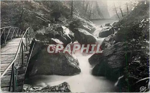 Cartes postales moderne Allevard les Bains la Passerelle et le Bout du Monde