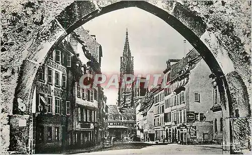 Cartes postales moderne Strasbourg (Bas Rhin) Porte de l'Hopital la Rue d'Or et la Cathedrale