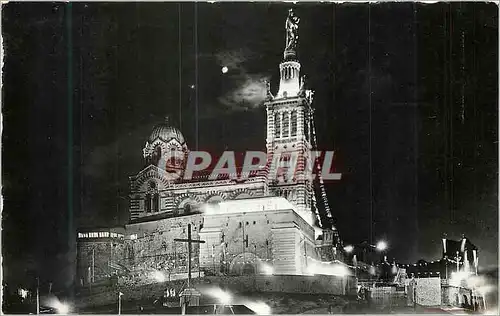 Cartes postales moderne Marseille Le Carrefour du Monde Basilique Notre Dame de la Garde La Nuit