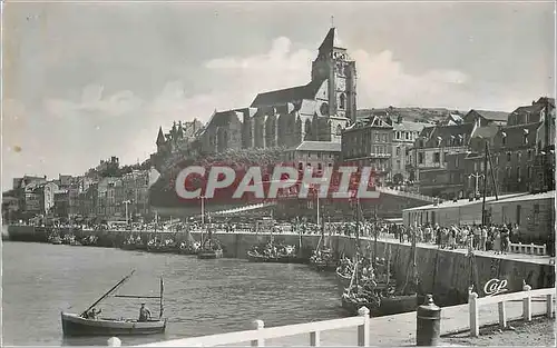 Cartes postales moderne Le Treport Le Port et l'Eglise Saint Jacques Bateaux