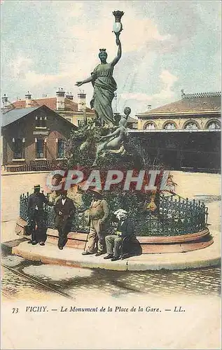 Cartes postales Vichy Le Monument de la Place de la Gare