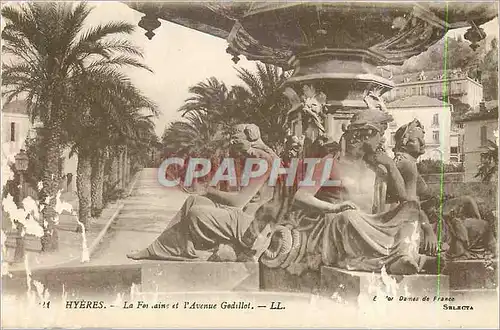 Cartes postales Hyeres La Fontaine et l'Avenue Godillot