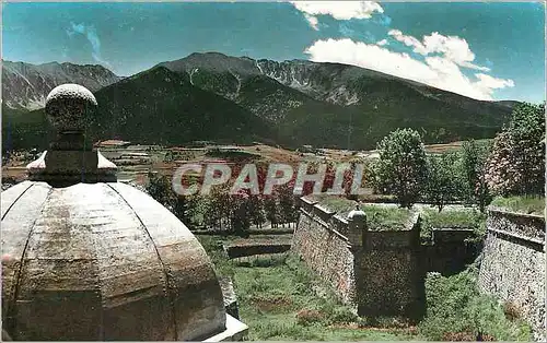 Cartes postales moderneA Mont Louis Les Remparts Au Fond Le Chambras d'Aze (2750 m)