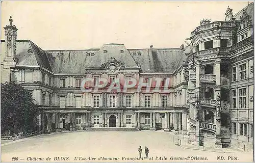 Cartes postales Chateau de Blois L'Escalier d'Honneur Francois Ier et l'Aile Gaston d'Orleans