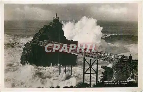 Cartes postales moderne Biarritz La Tempete au Rocher de la Vierge