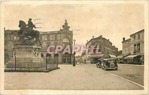 Ansichtskarte AK Cognac (Charente) Statue de Francois 1er et la Place Automobile