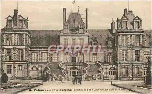 Cartes postales Palais de Fontainebleau Escalier du Fer a Cheval et les Trois Pavillons