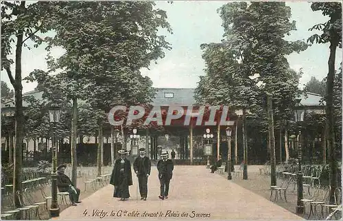 Cartes postales Vichy La Grande Allee devant le Palais des Sources