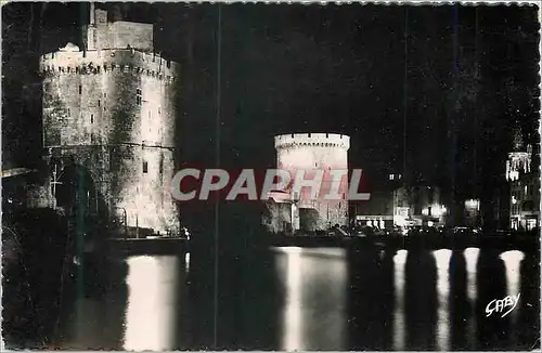 Cartes postales moderne La Rochelle (Ch Mme) Les Touurs du Port Illuminees