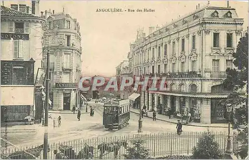 Ansichtskarte AK Angouleme Rue des Halles Tramway