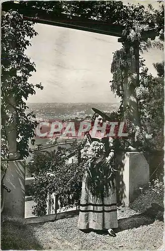 Cartes postales moderne Nice entre les Pergolas La Cote d'Azur Costume du Pays Folklore