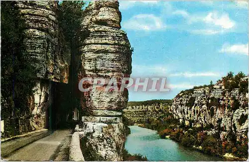 Cartes postales moderne Les Gorges de l'Ardeche L'Entree du Defile de Ruoms Les Tunnels et l'Ardeche