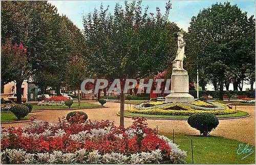 Ansichtskarte AK Dax (Landes) Place Thiers et Statue de Borda