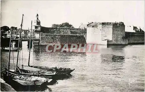 Cartes postales moderne Concarneau (Finistere) Le Pont et l'entree de la Ville close Bateaux