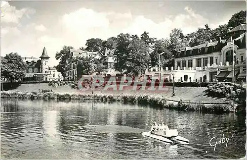 Moderne Karte Bagnoles de l'Orne (Orne) Le Lac et le Casino des Therme Pedalo