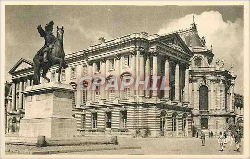 Ansichtskarte AK Versailles et ses Merveilles Le Chateau Statue de Louis XIV Pavillon Gabriel et la Chapelle