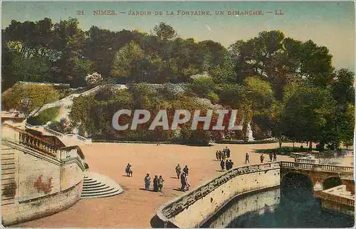 Cartes postales Nimes Jardin de la Fontaine un Dimanche