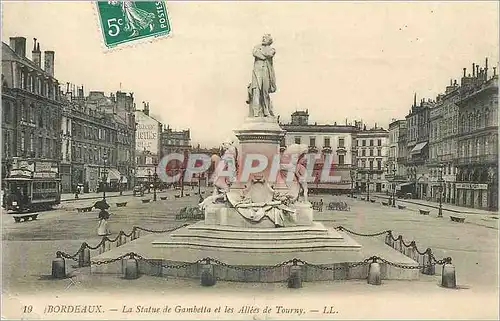 Cartes postales Bordeaux La Statue de Gambetta et les Allees de Tourny Tramway