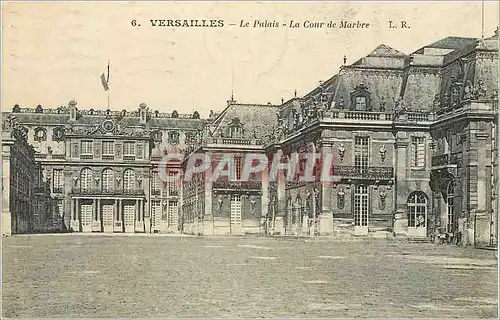 Cartes postales Versailles Le Palais La Cour de Marbre