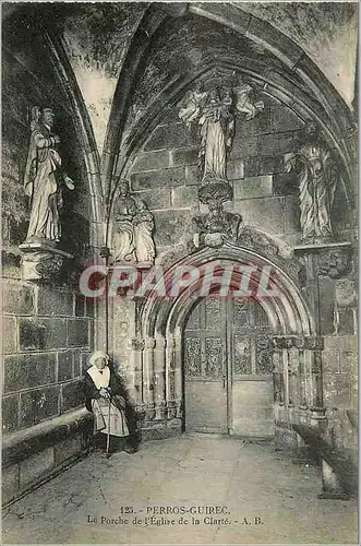 Cartes postales Perros Guirec Le Porche de l'Eglise de la Clarte Femme (animee)