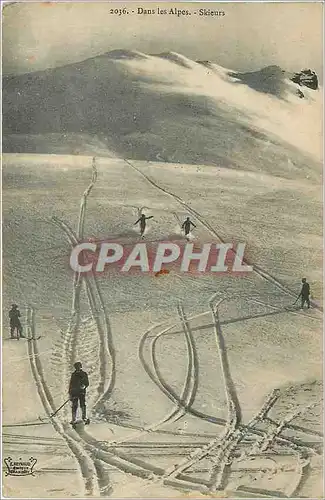 Ansichtskarte AK Dans les Alpes Skieurs Ski
