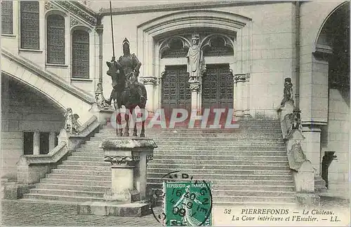 Cartes postales Pierrefonds le Chateau la Cour Interieure et l'Escalier
