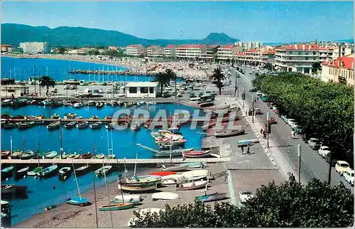 Cartes postales moderne Saint Raphael (Var) Le Port au fond Frejus Plage Bateaux