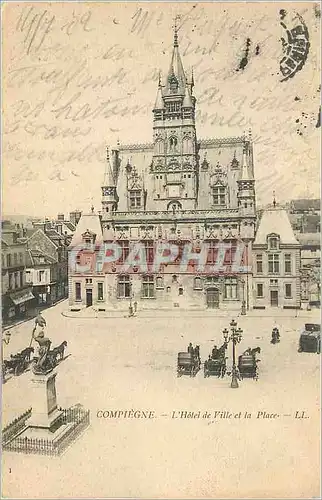 Cartes postales Compiegne L'Hotel de Ville et la Place