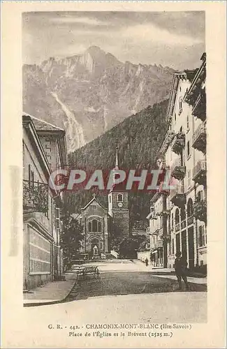 Ansichtskarte AK Chamonix Mont Blanc (Hte Savoie) Place de l'Eglise et le Brevent