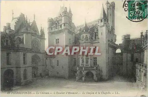 Cartes postales Pierrefonds Le Chateau L'Escalier d'Honneur Le Donjon et la Chapelle