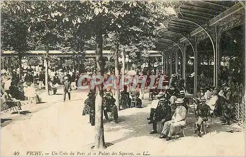 Cartes postales Vichy Un Coin du Parc et le Palais des Sources