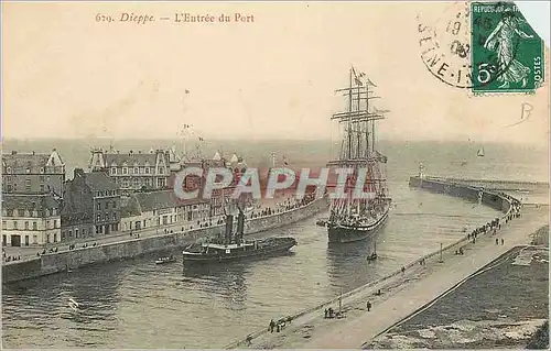 Cartes postales Dieppe L'Entree du Port Bateaux