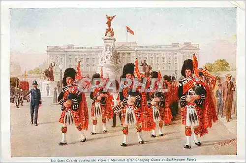 Cartes postales At Buckingham Palace The Scots Guards Passing the Victoria Memorial after Changing Guard Militar
