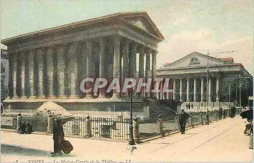 Cartes postales Nimes La Maison Carree et le Theatre