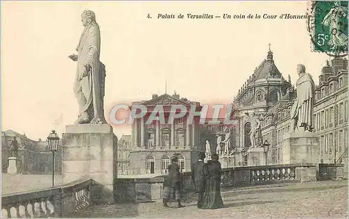 Cartes postales Palais de Versailles Un Coin de la Cour d'Honneur