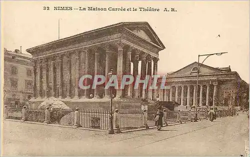 Ansichtskarte AK Nimes la Maison Carree et le Theatre