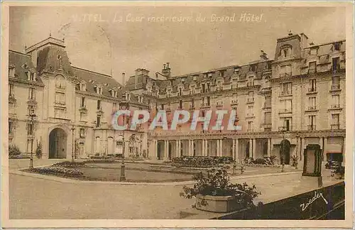 Cartes postales Vittel la Cour Intereure du Grand Hotel
