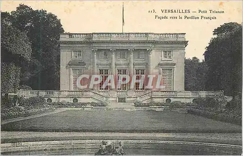 Ansichtskarte AK Versailles Petit Trianon Facade vers le Pavillon Francais