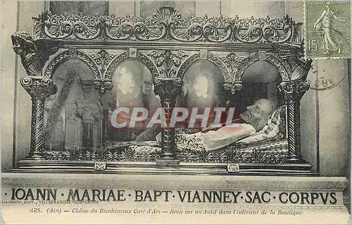 Cartes postales Ars (Ain) Chasse du Bienheureux Cure d'Ars Eleve sur Autel dans l'Interieur de la Basilique