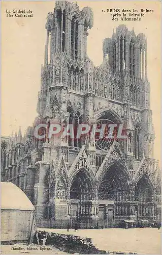 Cartes postales Reims dans les Ruines apres la Retraite des Allemands la Cathedrale