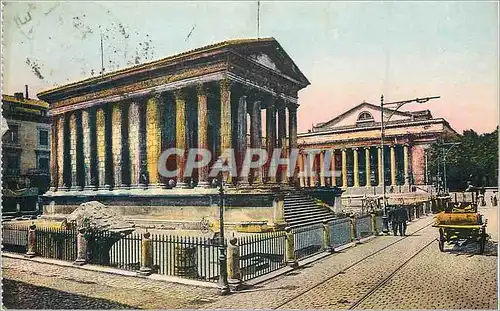 Cartes postales Nimes (Gard) Le Theatre et la Maison Carree