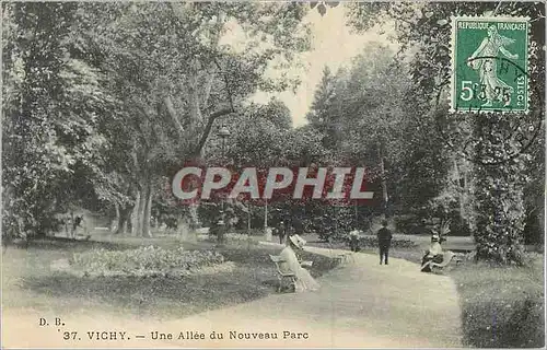 Cartes postales Vichy Une Allee du Nouveau Parc