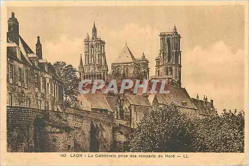 Ansichtskarte AK Laon La Cathedrale prise des Remparts du Nord