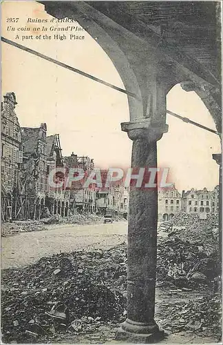 Cartes postales Ruines d'Arras Un Coin de la Grand Place Militaria