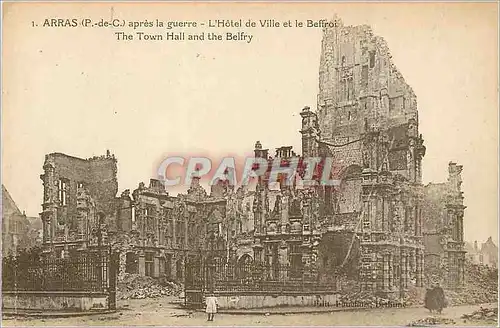 Ansichtskarte AK Arras (P de C) apres la Gurre L'Hotel de Ville et le Beffroi Militaria